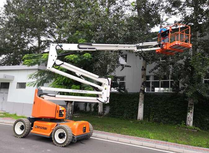 A46JE曲臂自行式高空作業平臺 A46JE曲臂自行式高空作業平臺